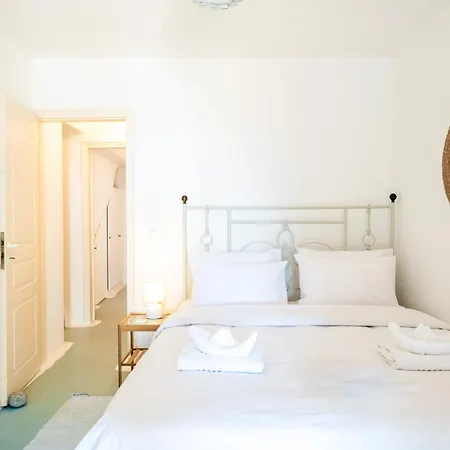 Sunny Getaway In Mykonos Lia