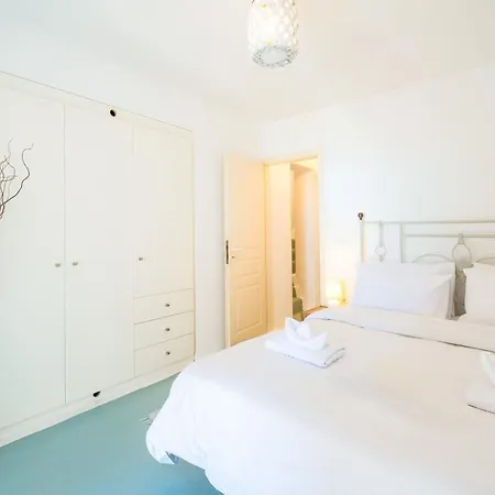 Sunny Getaway In Mykonos Lia Kalafatis