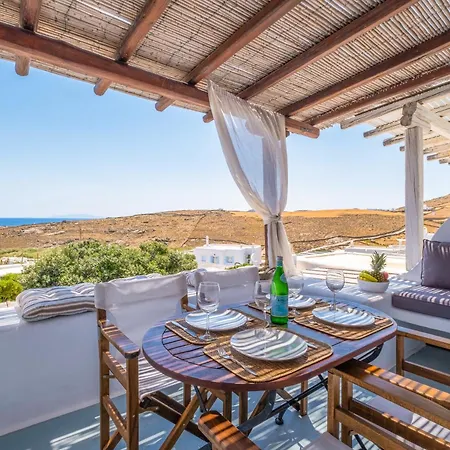 Sunny Getaway In Mykonos Lia