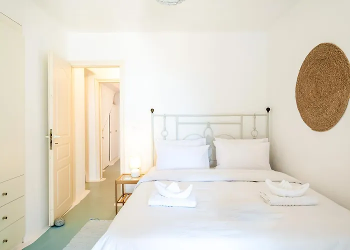 Sunny Getaway In Mykonos Lia